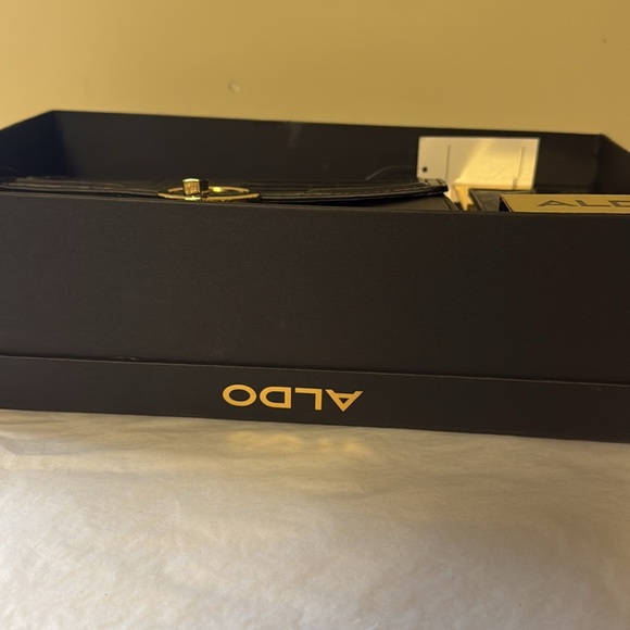 Aldo gift set with Black purse with gold chain strap, Crossbody, or handle, new - Picture 7 of 7